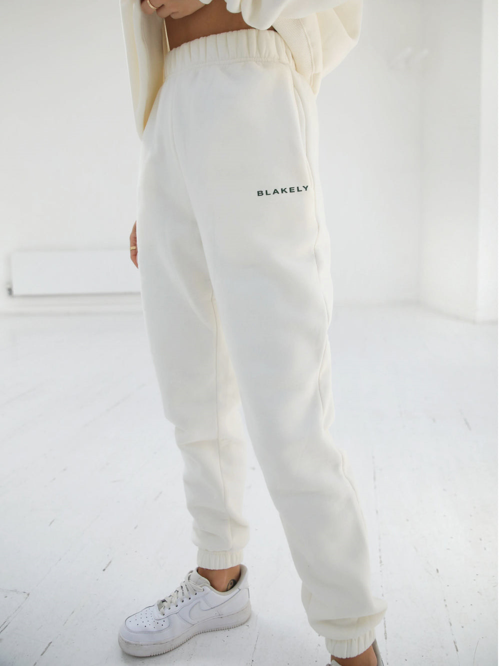 Blakely Riviera Initial Womens Sweatpants Ivory | QZF384956